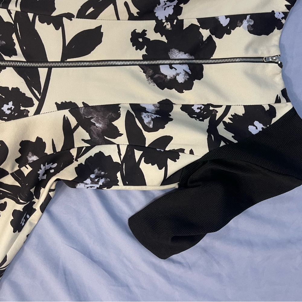 Julian Taylor Black and Cream Floral Midi Dress - Picture 15 of 16